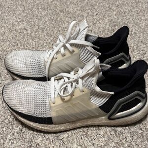 Men’s Adidas White and Black Ultra Boost Athletic Shoes Size 9